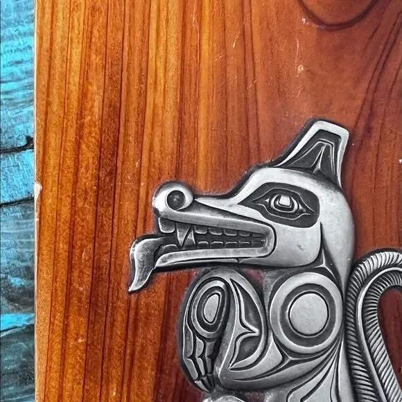 First Nations Vintage Boma Wolf Napkin Rings in cedar box - Picture 9 of 13